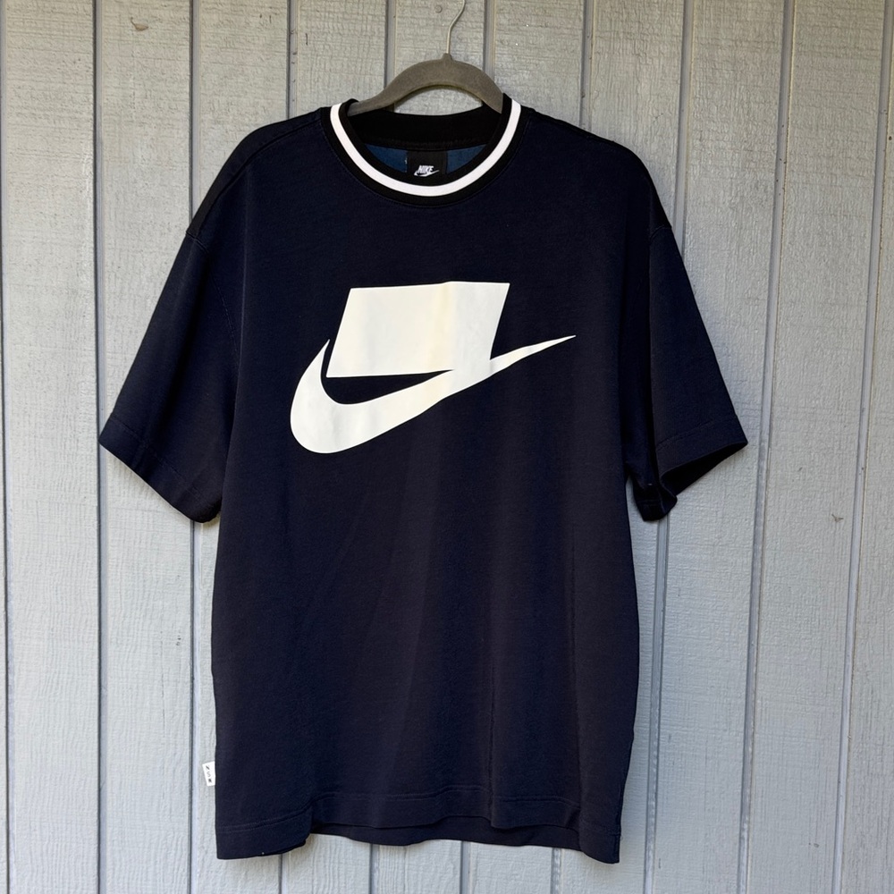Nike Men's Navy Blue T-Shirt with White Logo Size L